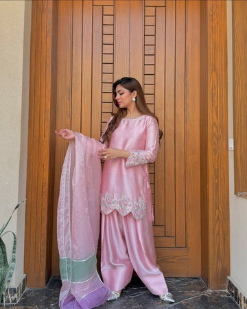 Zauq-e-Farshi Salwar Suit