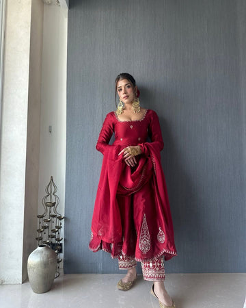 Sukhmani Raktara Salwar Suit
